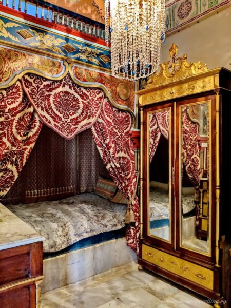 Интерьер спальни в Тунисе